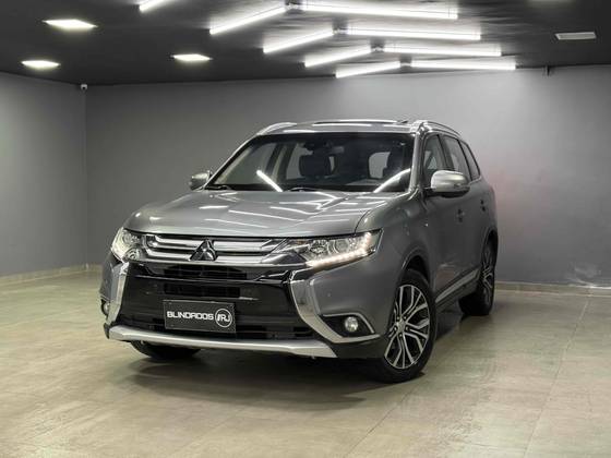 MITSUBISHI OUTLANDER 3.0 GT 4X4 V6 24V GASOLINA 4P AUTOMÁTICO MITSUBISHI OUTLANDER 3.0 GT 4X4 V6 24V GASOLINA 4P AUTOMÁTICO